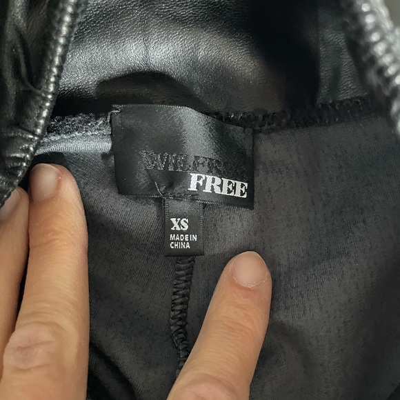 SOLD | 🏷️ Aritzia Wilfred Daria High Waisted Leggings - Picture 7 of 8